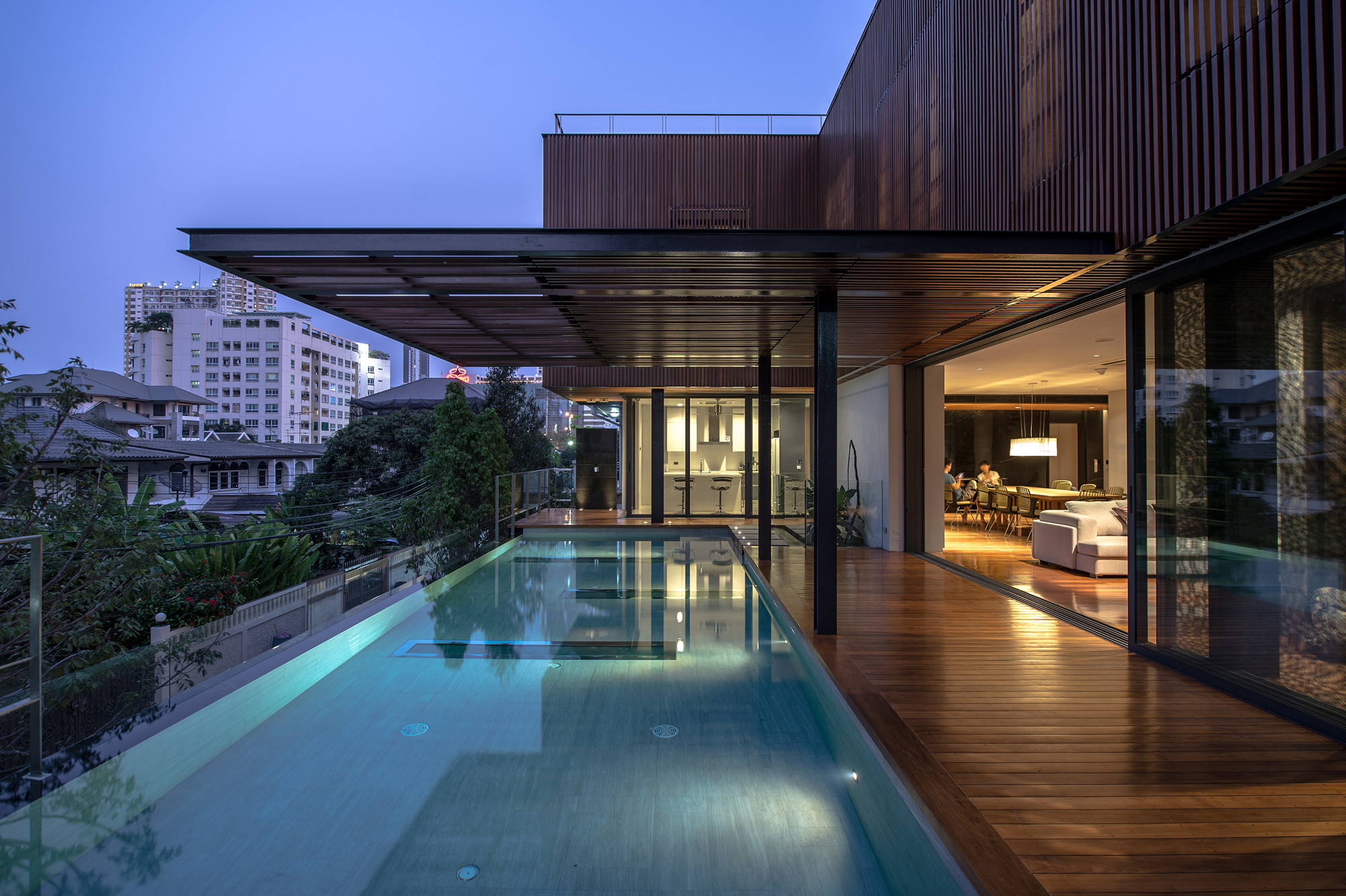 LOUVER HOUSE