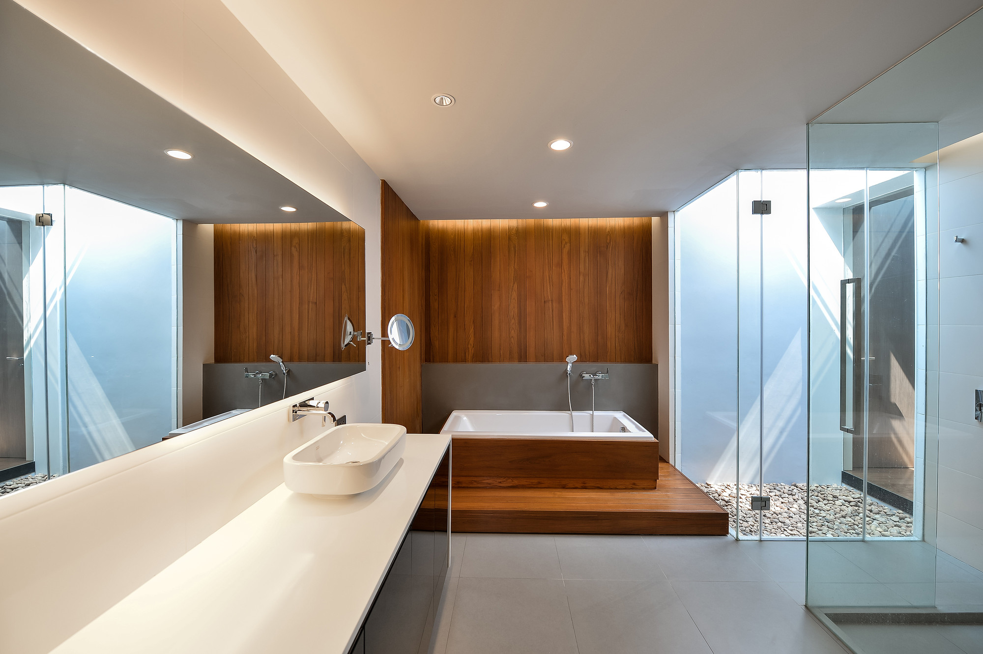 LOUVER HOUSE
