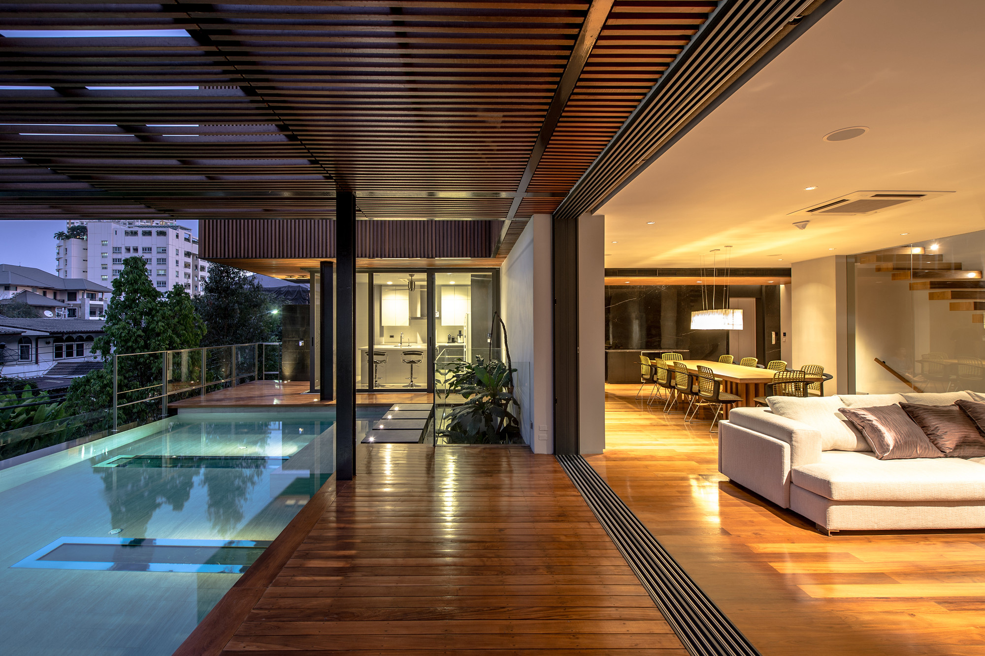 LOUVER HOUSE