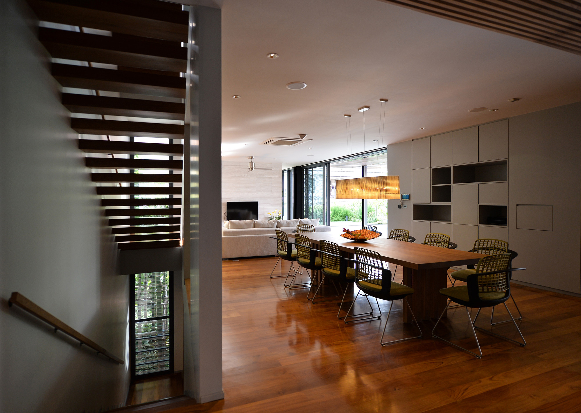 LOUVER HOUSE