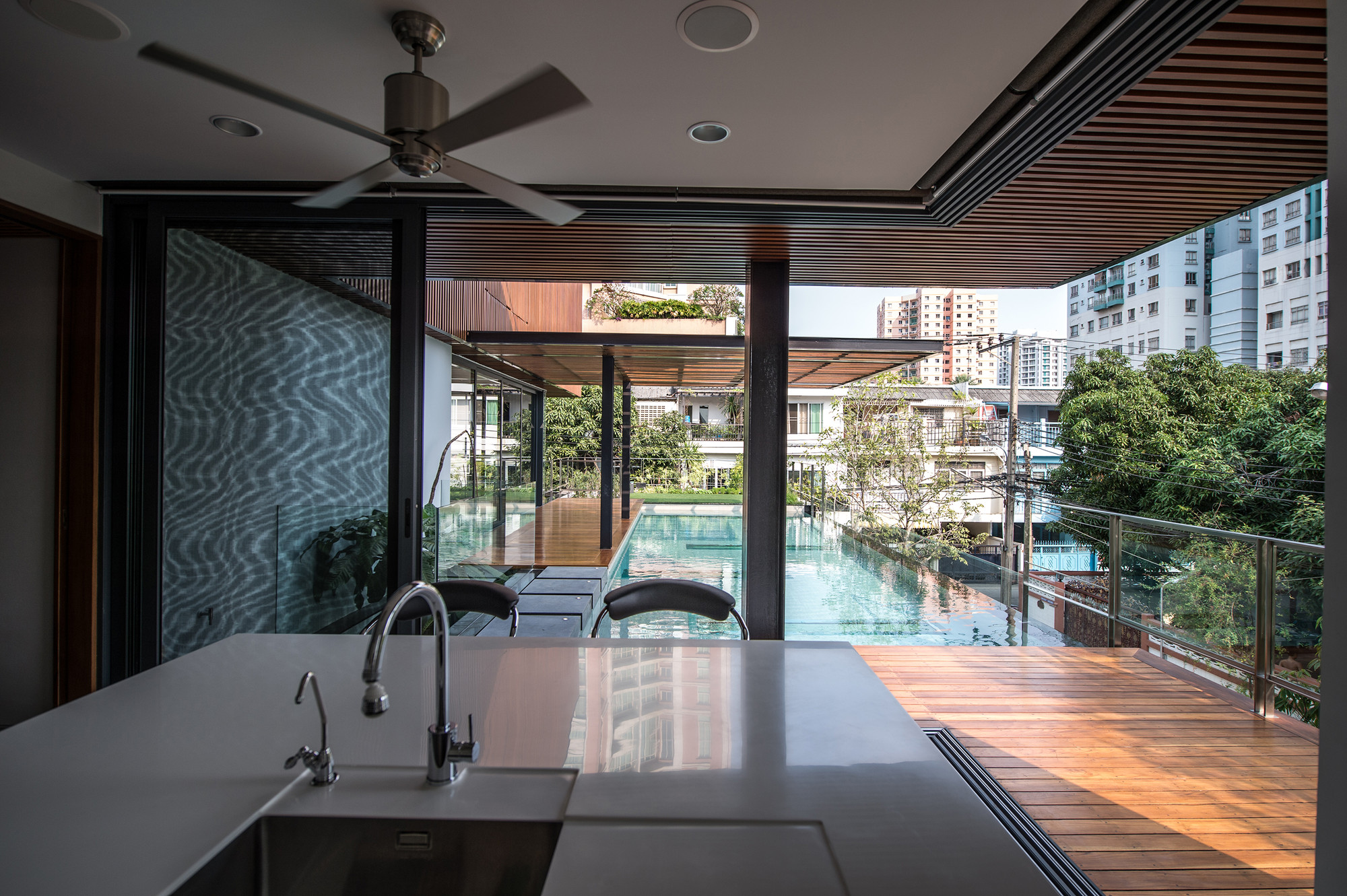 LOUVER HOUSE