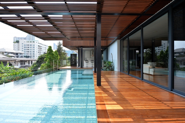 LOUVER HOUSE